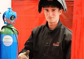 El joven Beñat, preparándose para su oficio.