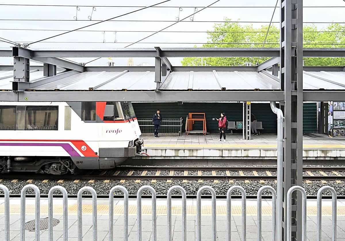 La estación provisional de San Sebastián estuvo ayer menos concurrida de lo habitual por el menor número de servicios y de viajeros.