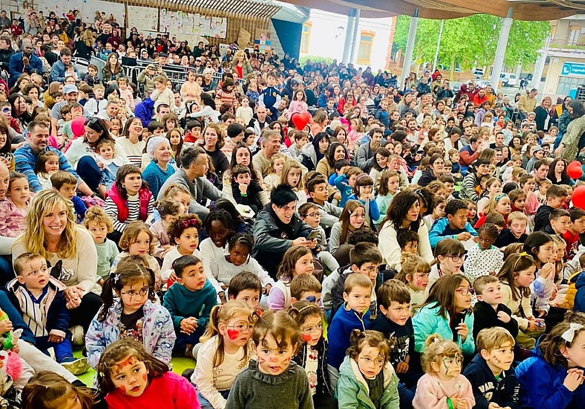 Jende ugari bildu zen joan den larunbatean Atsegindegin.