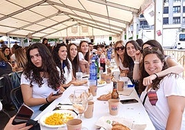 La comida de cuadrillas es el eje central del Lunes de Pentekostes dedicado a los jóvenes.
