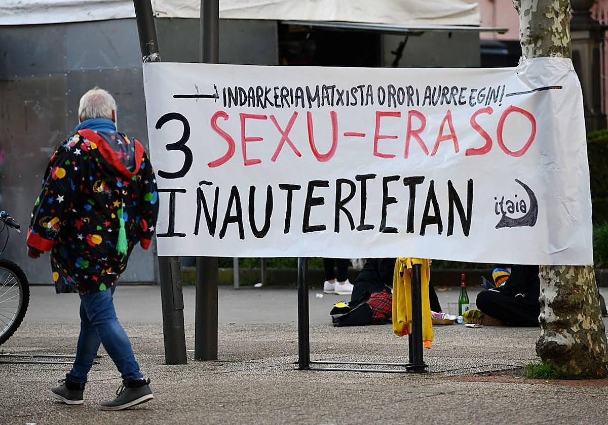 Cartel contra las agresiones sexuales en carnavales.