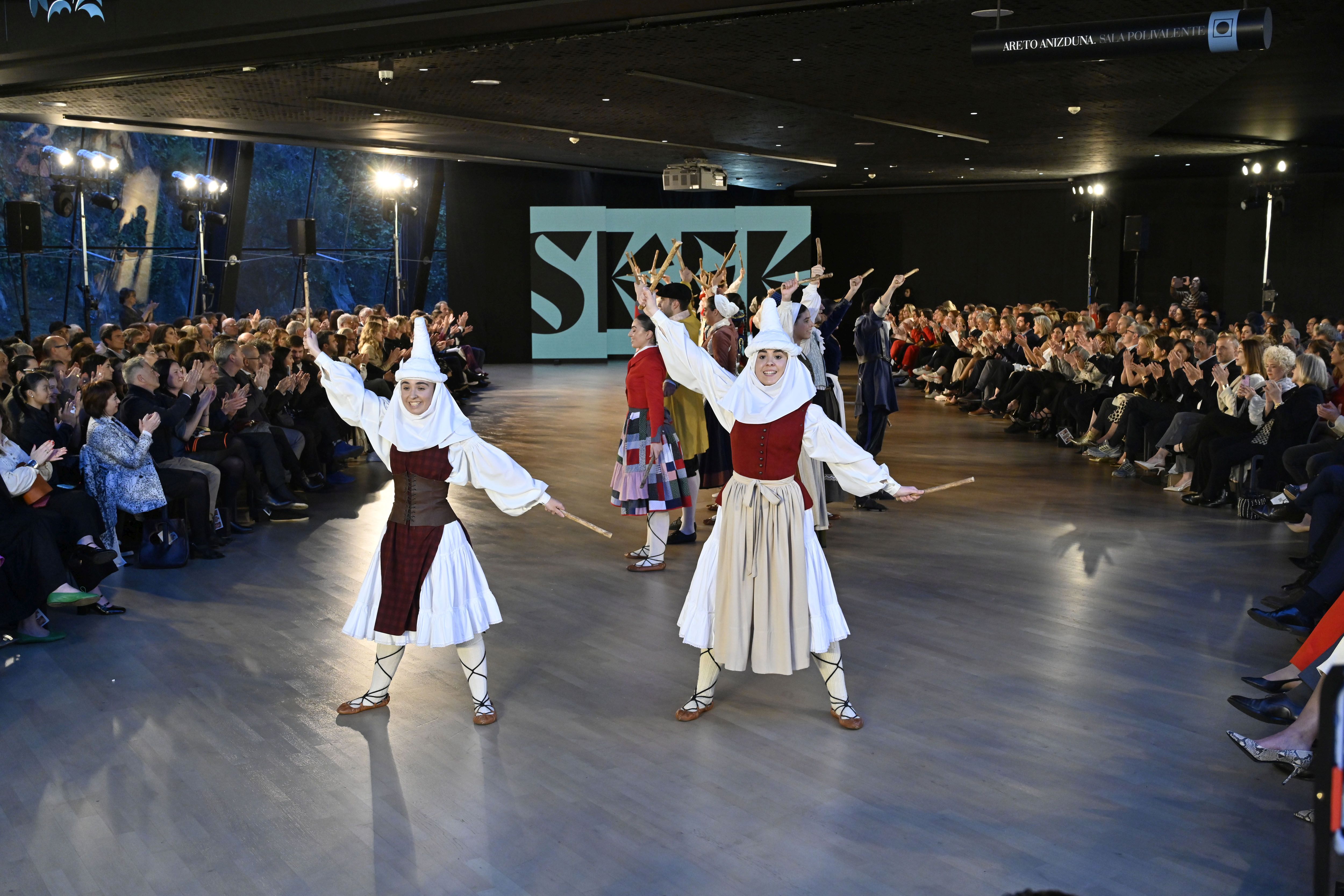 El desfile de SKFK en Getaria