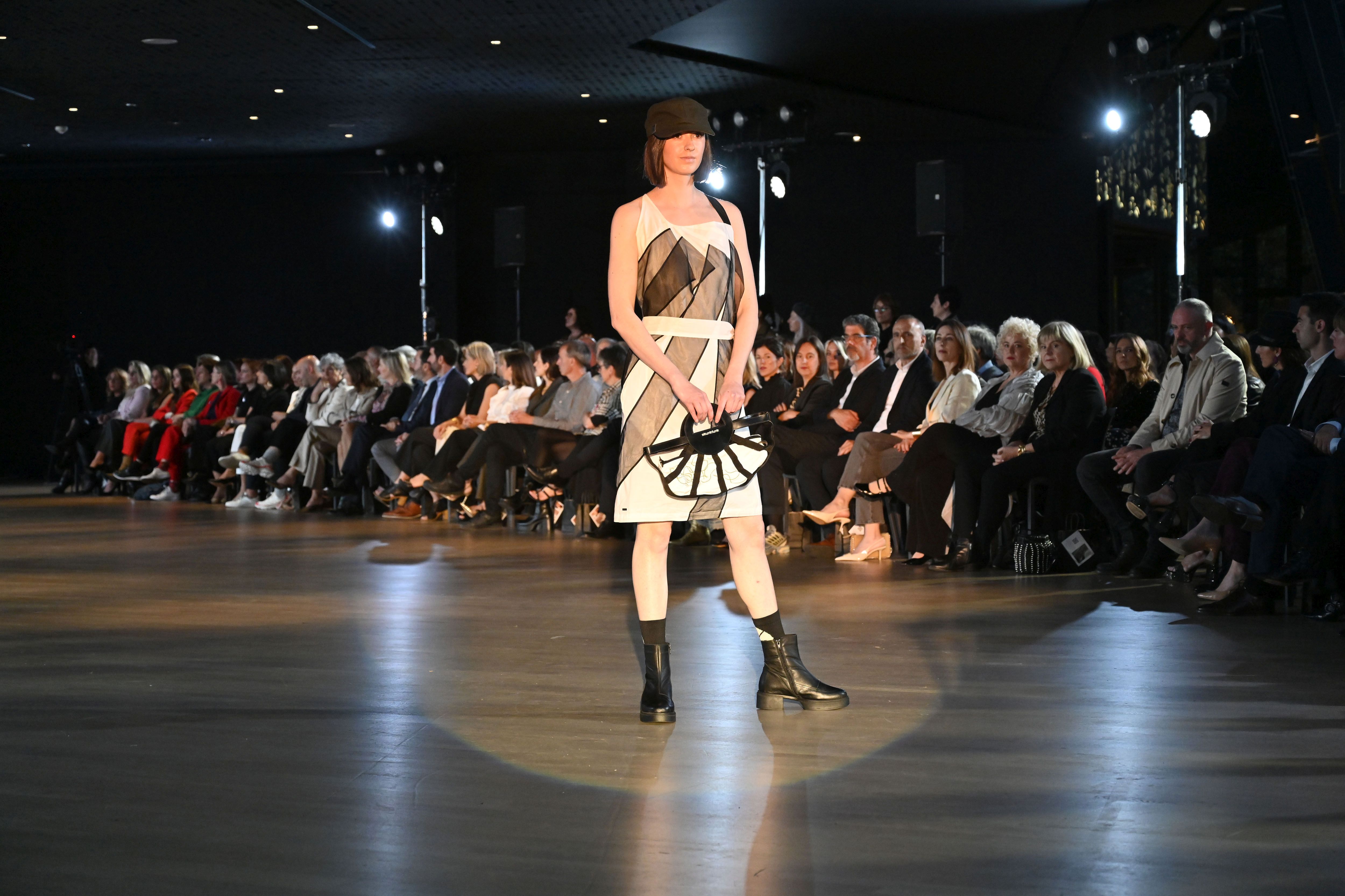 El desfile de SKFK en Getaria