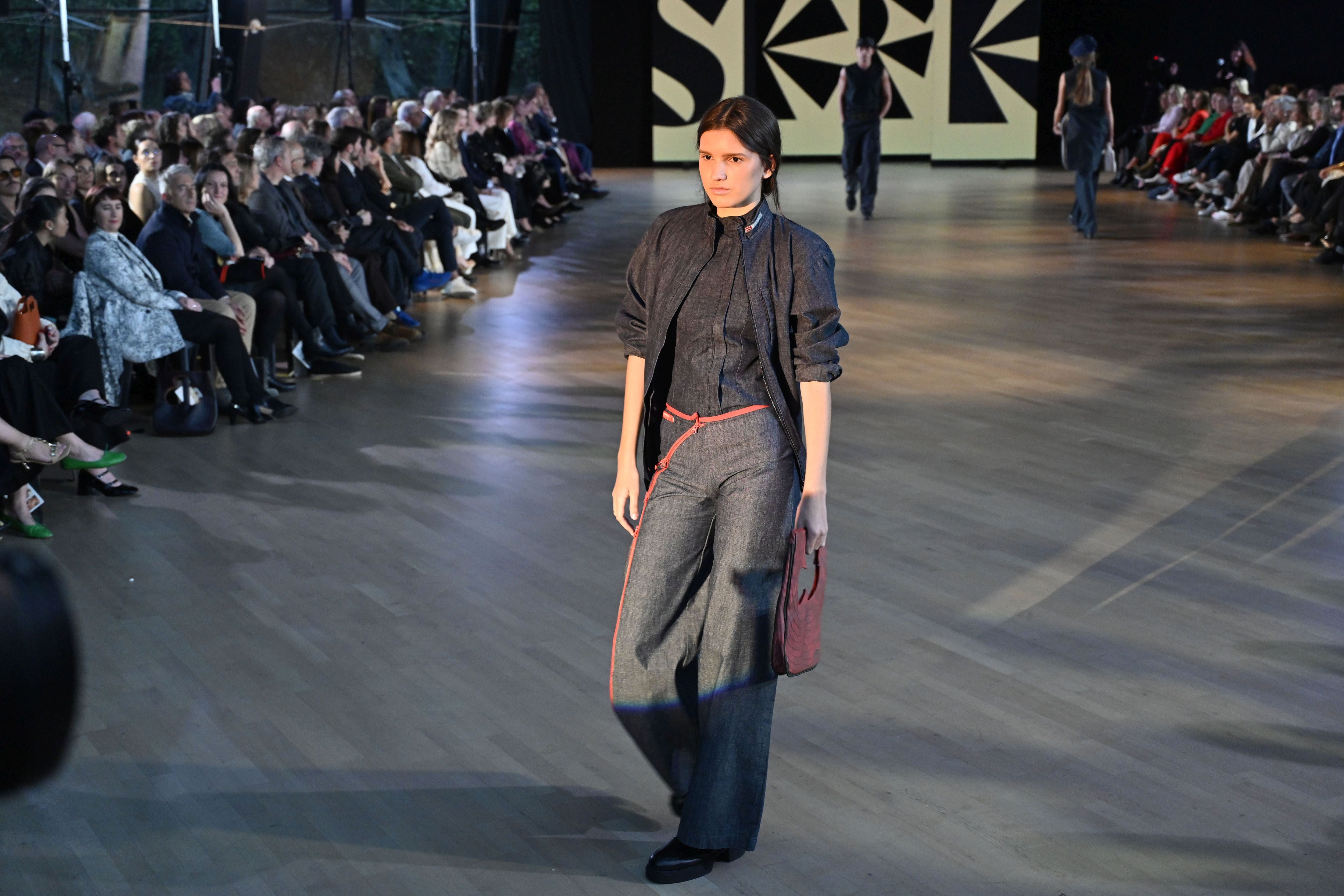 El desfile de SKFK en Getaria