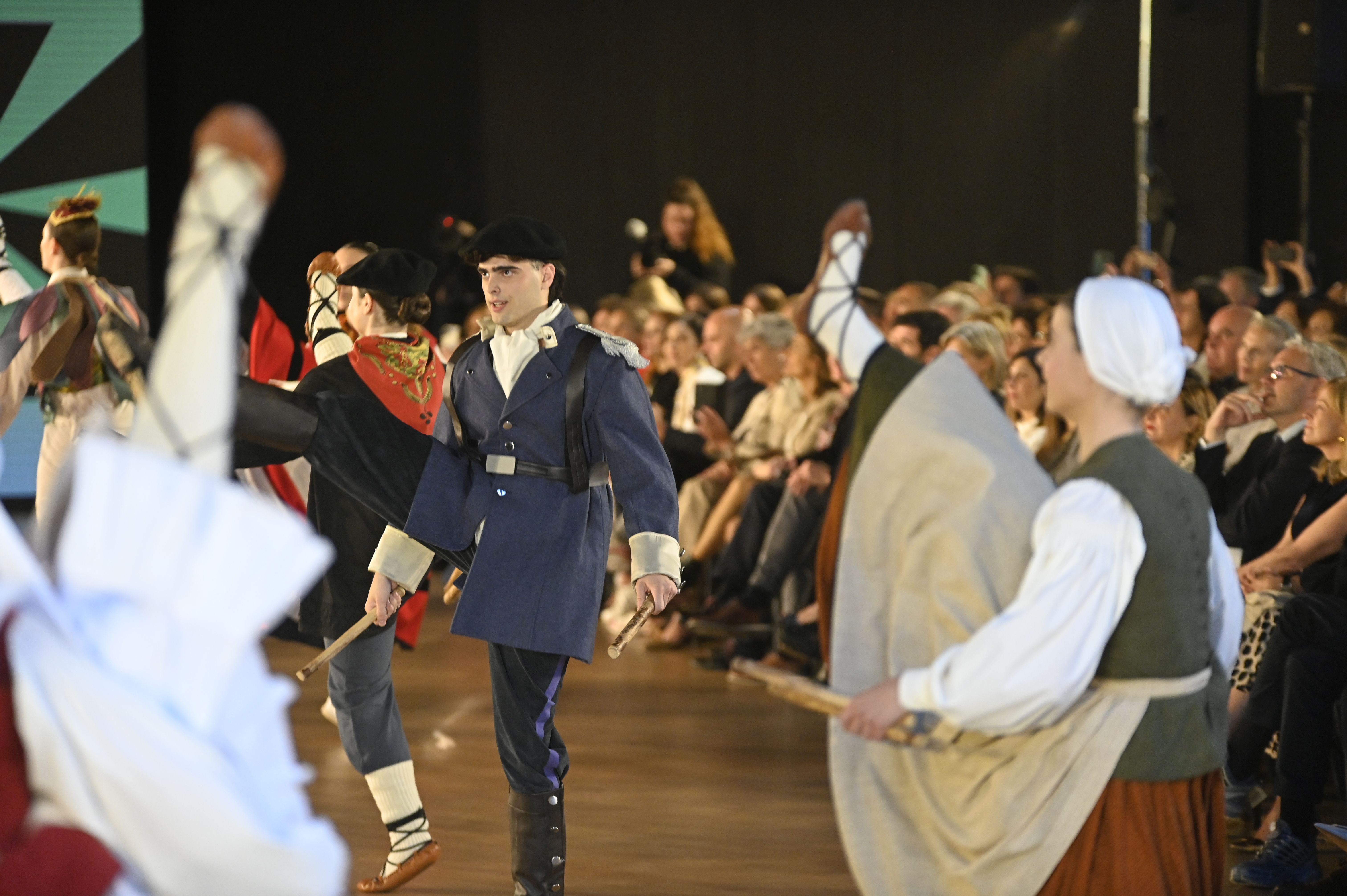 El desfile de SKFK en Getaria