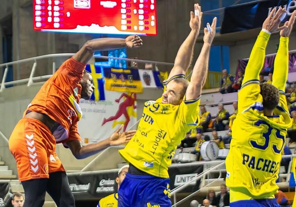 Un Huesca liberado de presión se mostró superior al Bidasoa Irun.