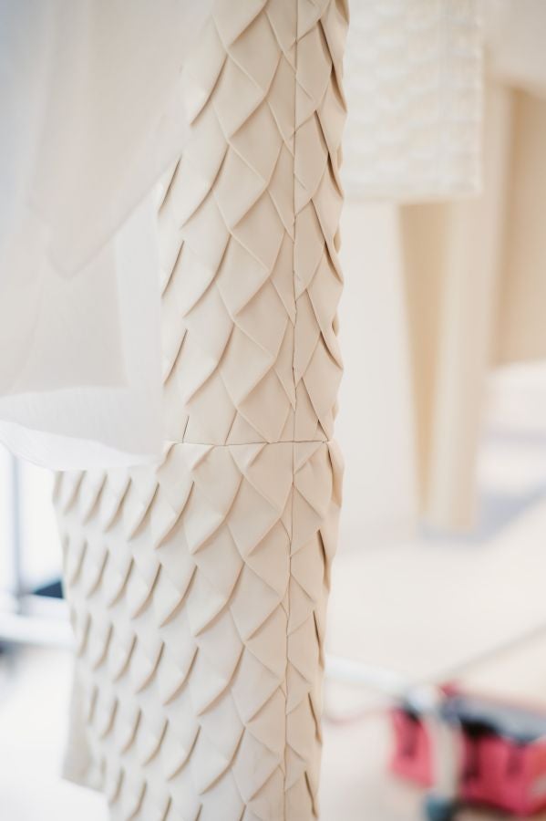 Simorra seduce en Balenciaga