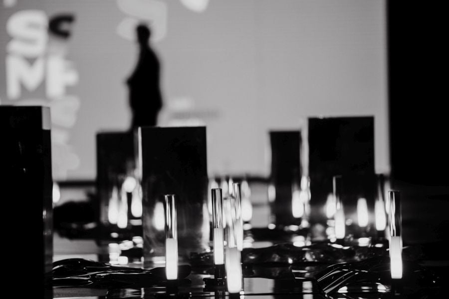 Simorra seduce en Balenciaga