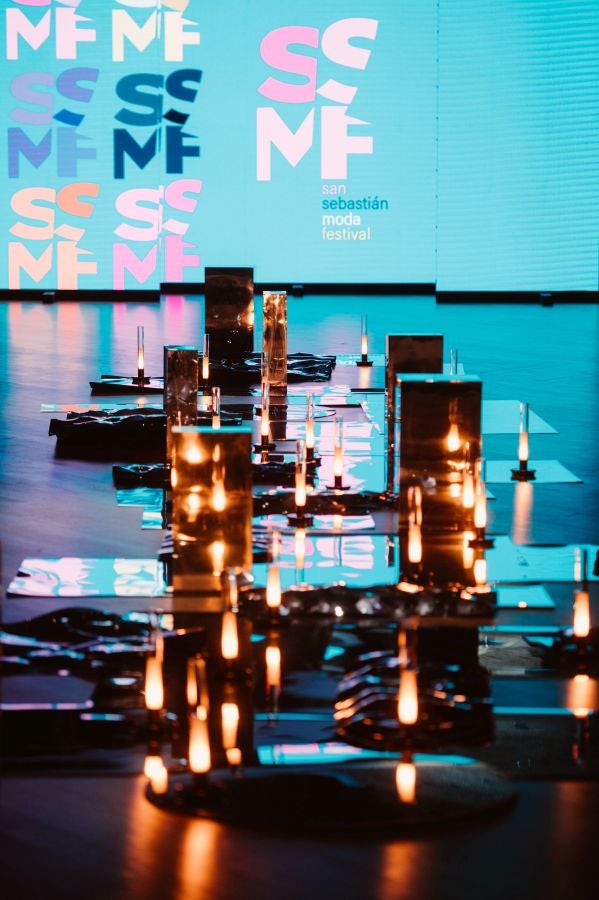 Simorra seduce en Balenciaga