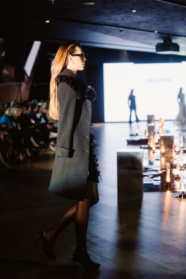 Simorra seduce en Balenciaga