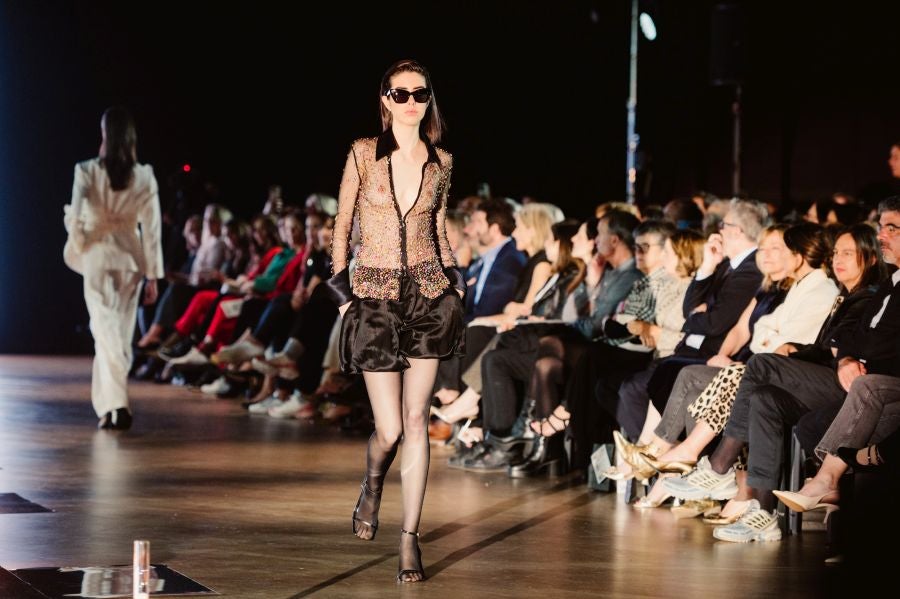 Simorra seduce en Balenciaga