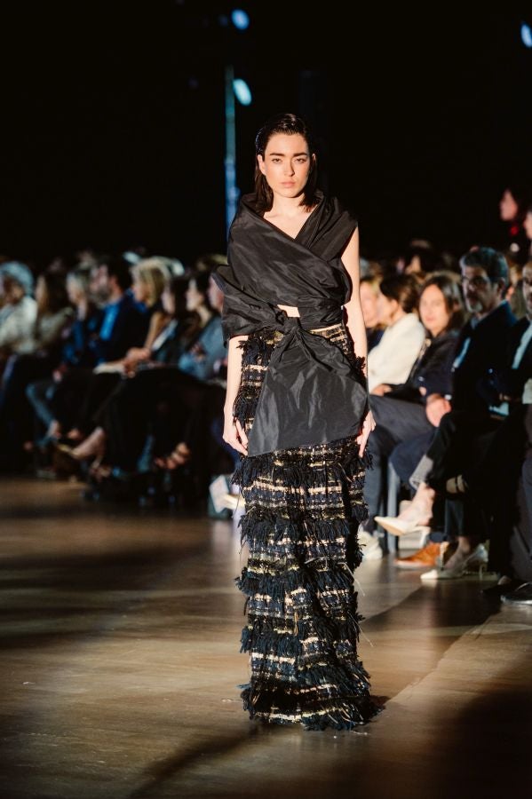 Simorra seduce en Balenciaga