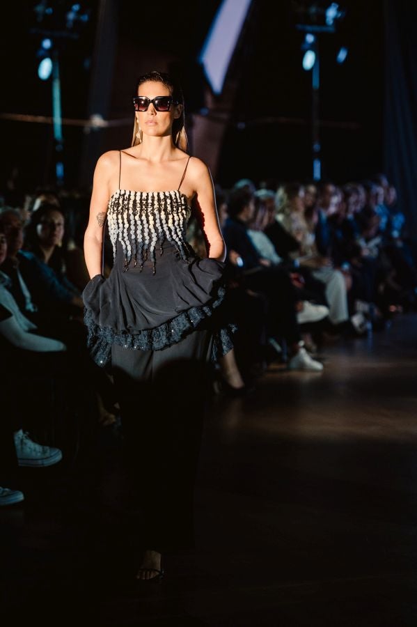 Simorra seduce en Balenciaga