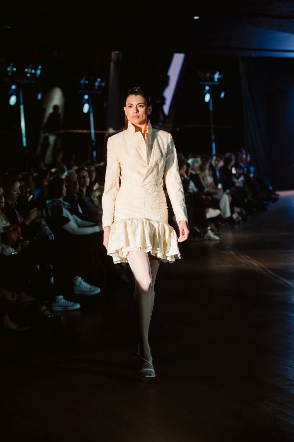 Simorra seduce en Balenciaga