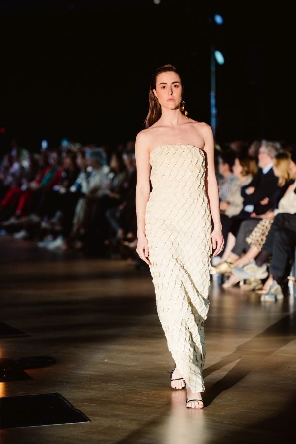 Simorra seduce en Balenciaga