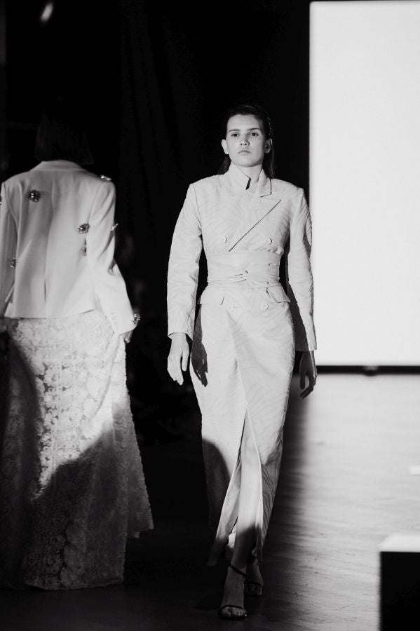 Simorra seduce en Balenciaga