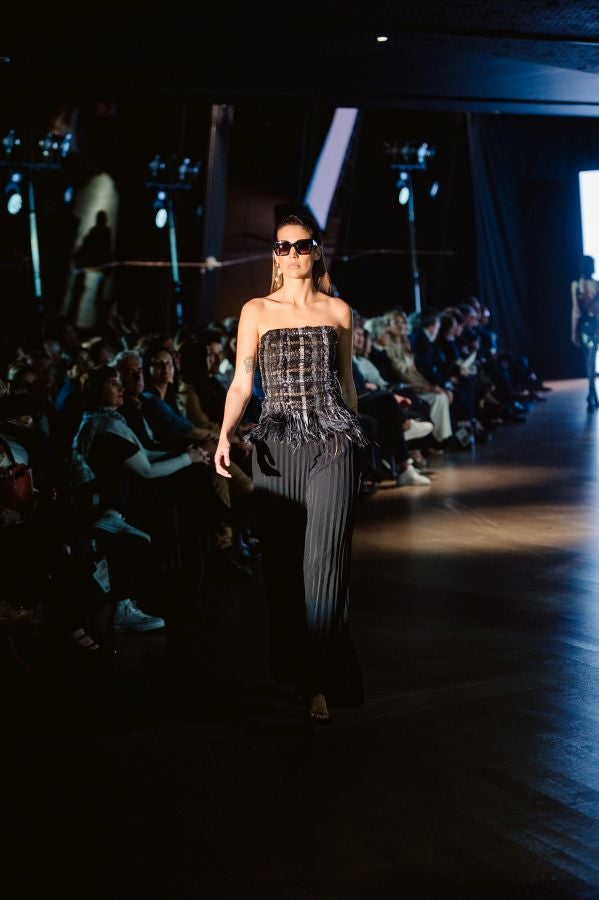 Simorra seduce en Balenciaga