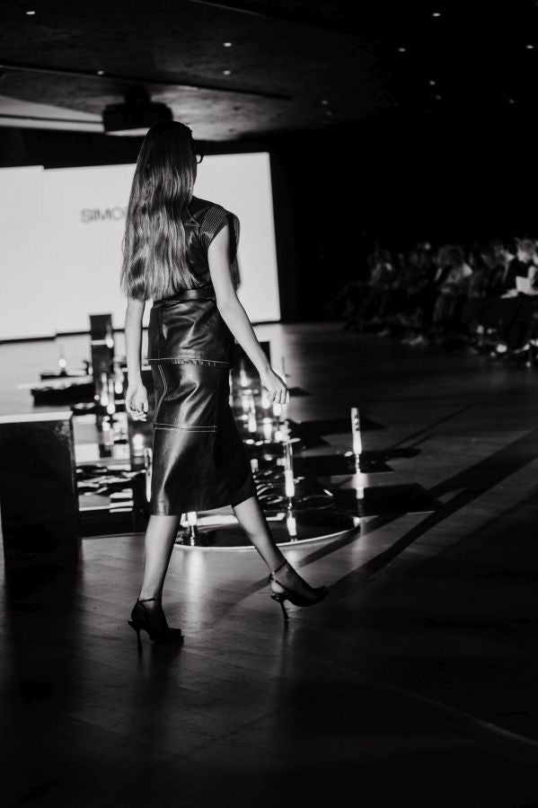 Simorra seduce en Balenciaga