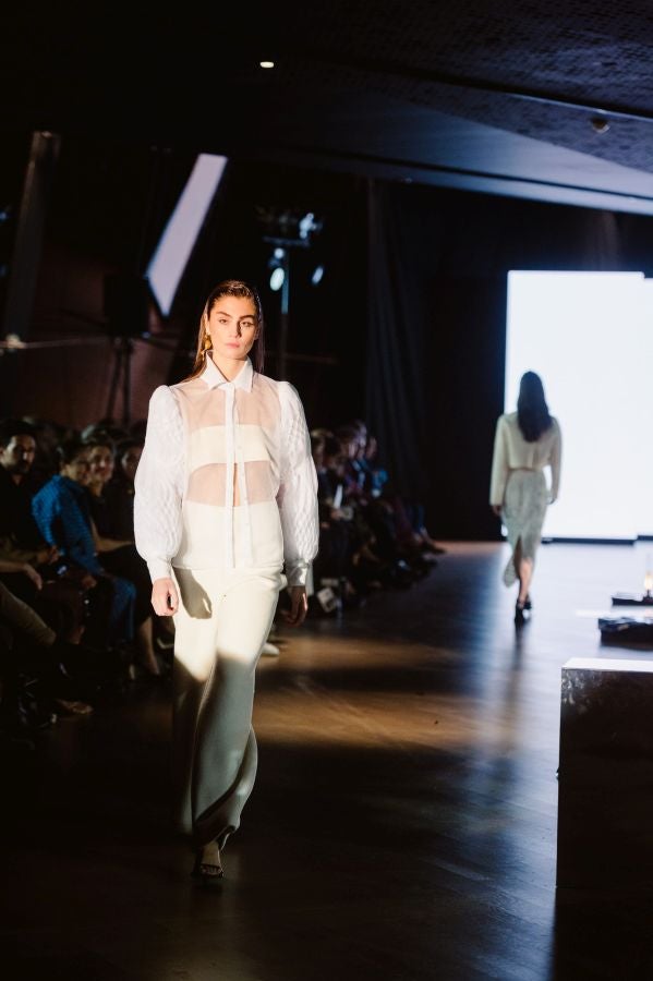 Simorra seduce en Balenciaga