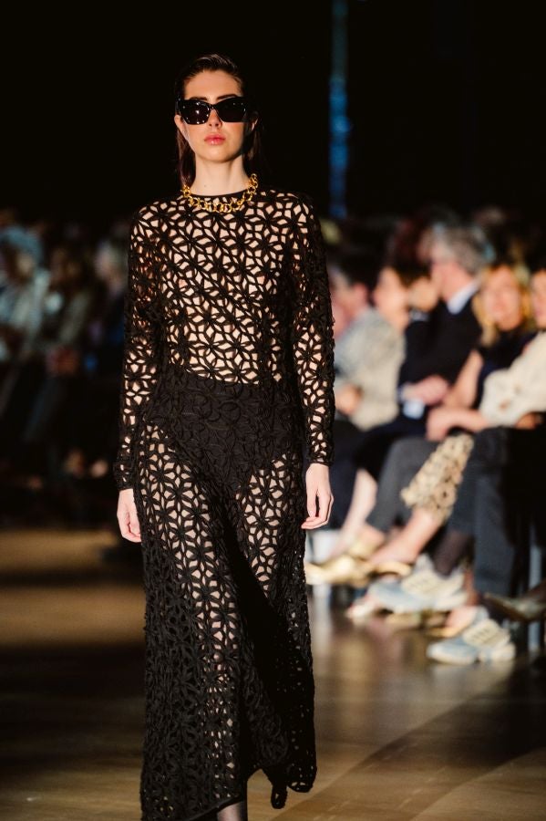 Simorra seduce en Balenciaga