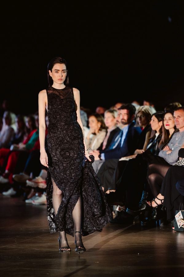 Simorra seduce en Balenciaga