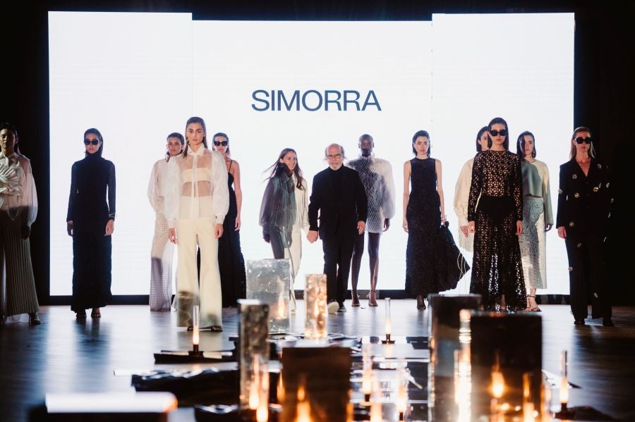 Simorra seduce en Balenciaga