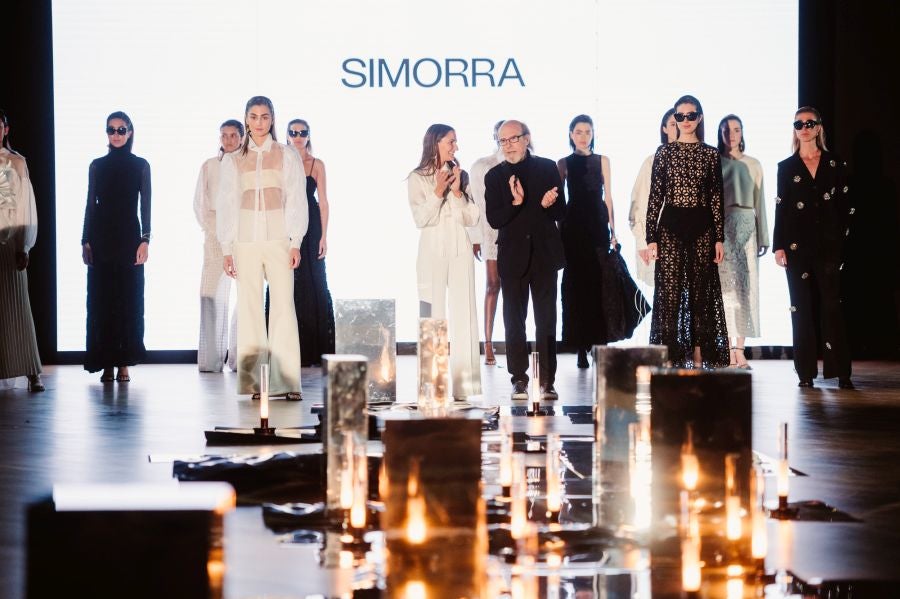 Simorra seduce en Balenciaga