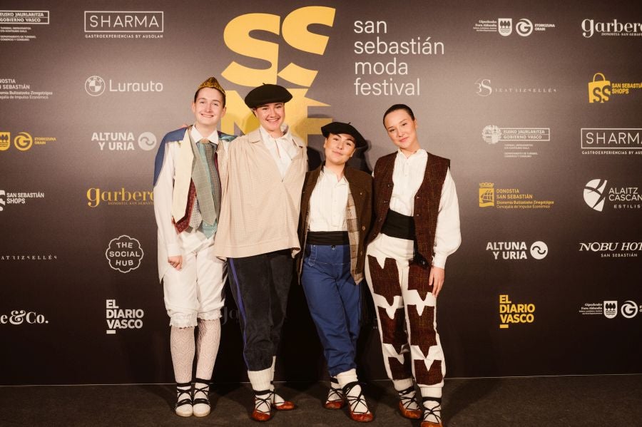 Photocall del desfile de SKFK en Balenciaga