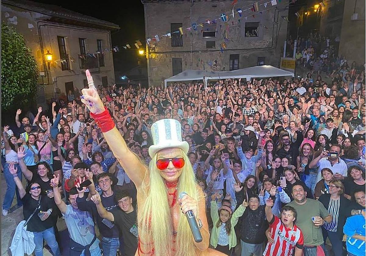 Leticia Sabater durante la celebración de una actuación