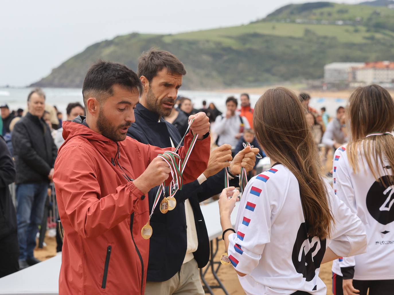 Gran ambiente en las finales del Campeonato de Fútbol Playero de Zarautz