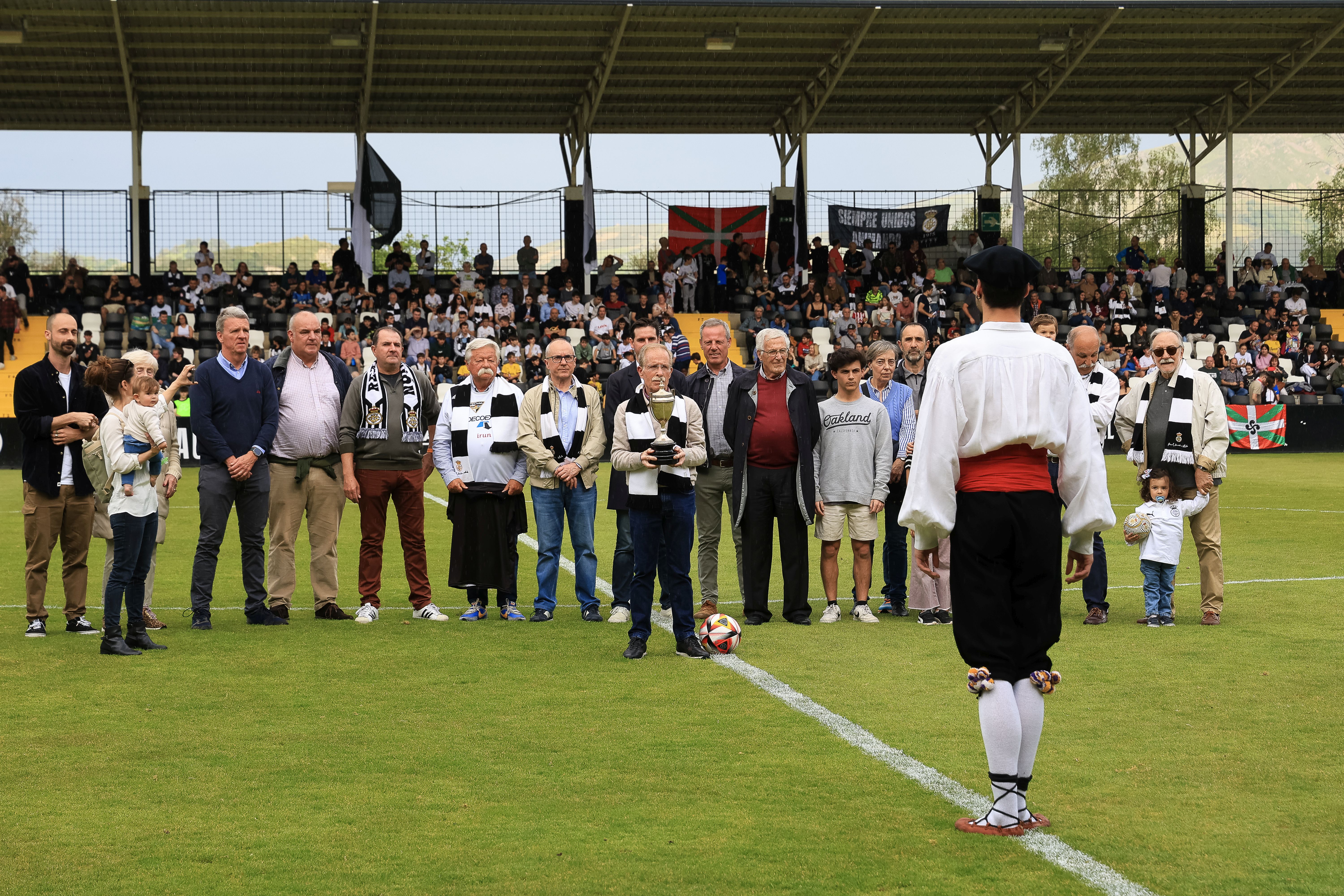 El Real Unión celebra el centenario de la Copa de 1924 con un empate