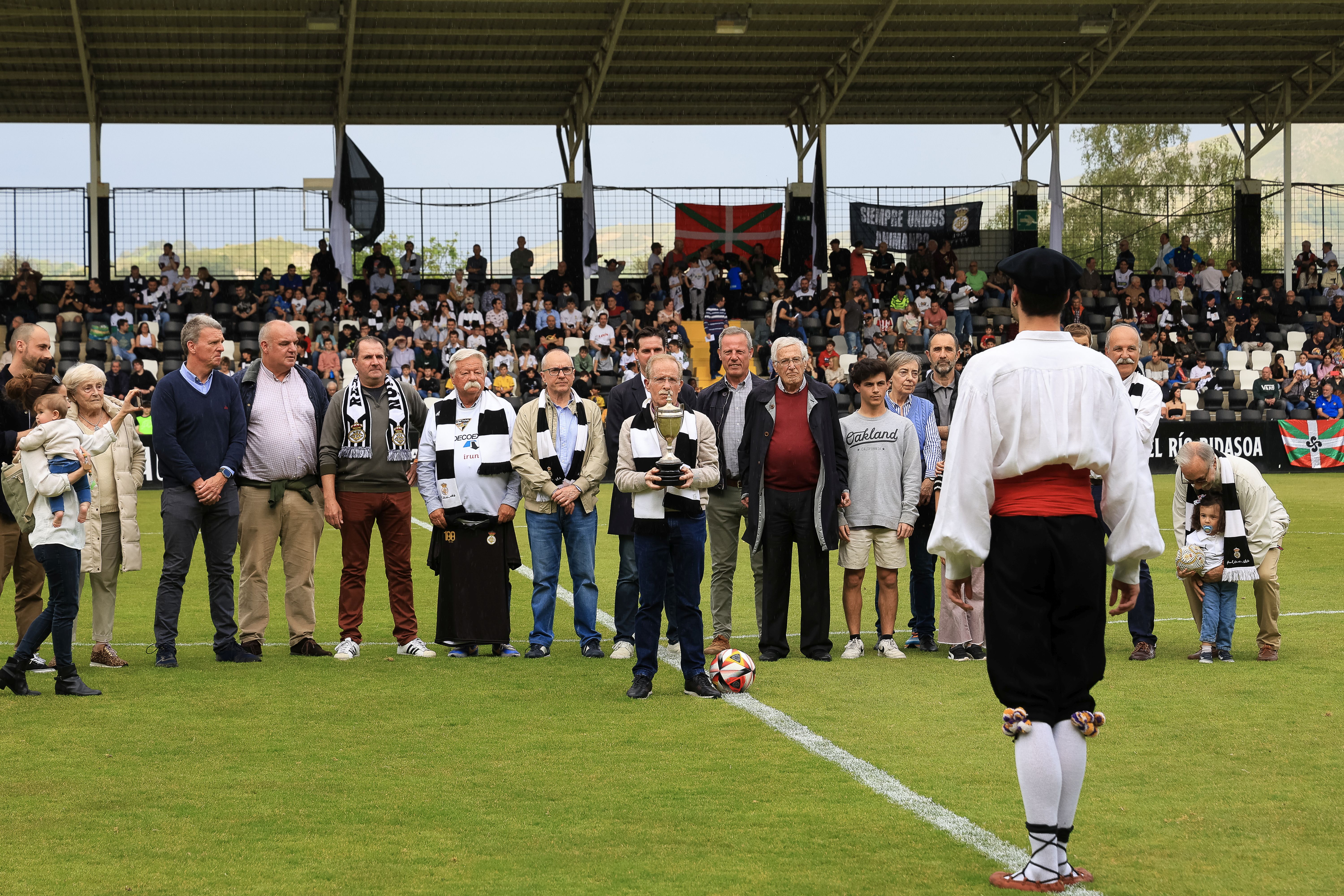 El Real Unión celebra el centenario de la Copa de 1924 con un empate