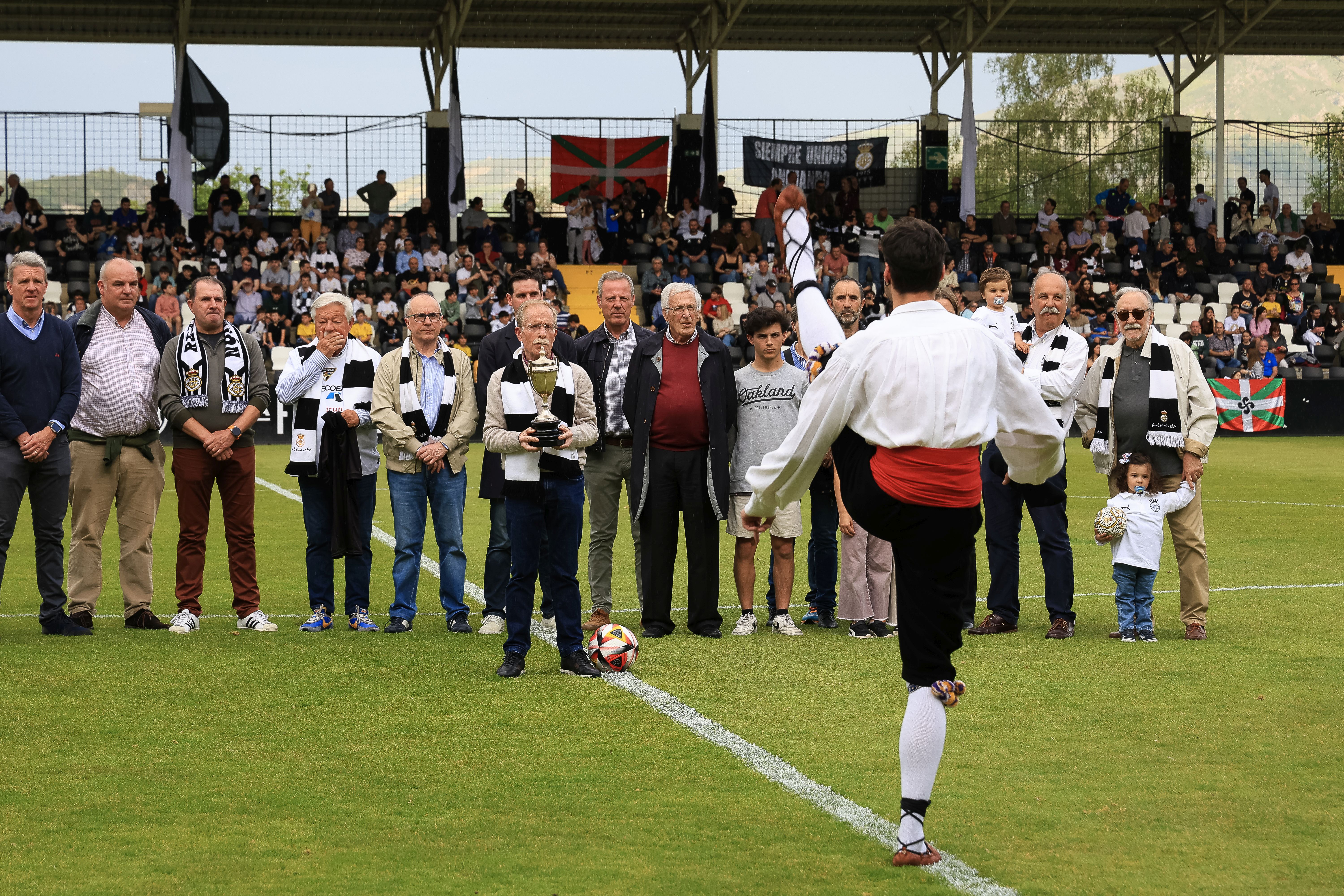 El Real Unión celebra el centenario de la Copa de 1924 con un empate
