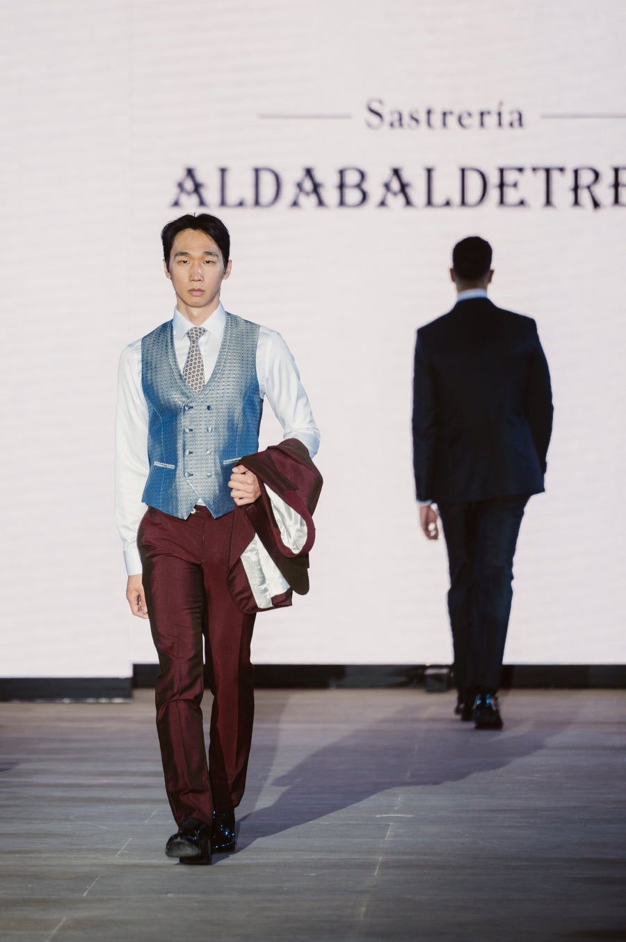 Elegancia sobre la pasarela de la mano de Sastrería Aldabaldetreku