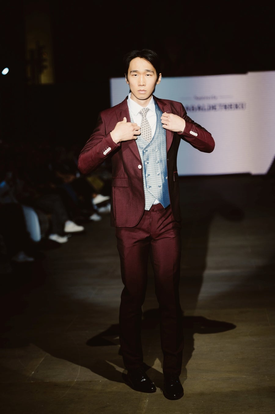 Elegancia sobre la pasarela de la mano de Sastrería Aldabaldetreku