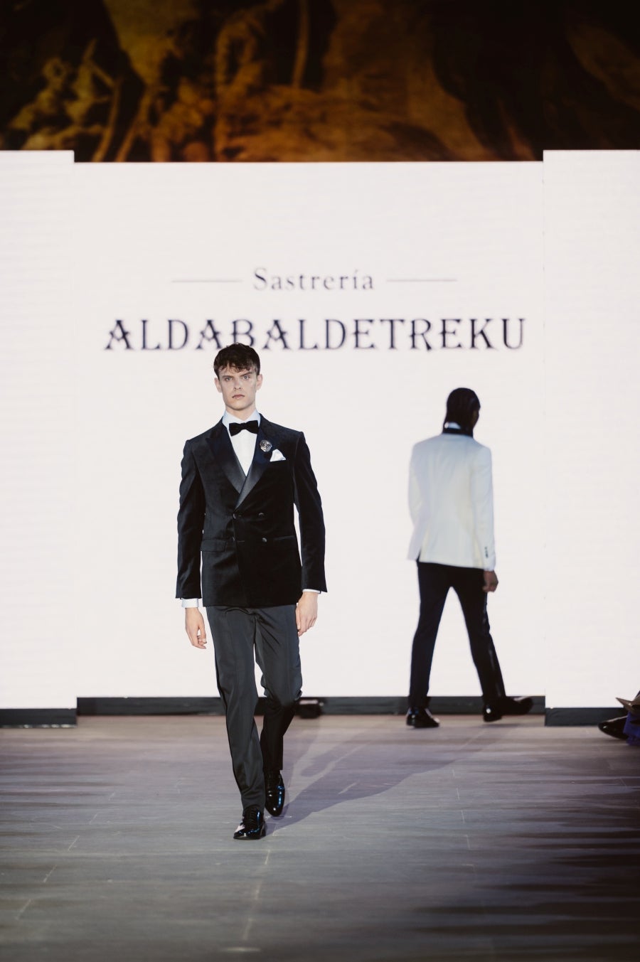 Elegancia sobre la pasarela de la mano de Sastrería Aldabaldetreku