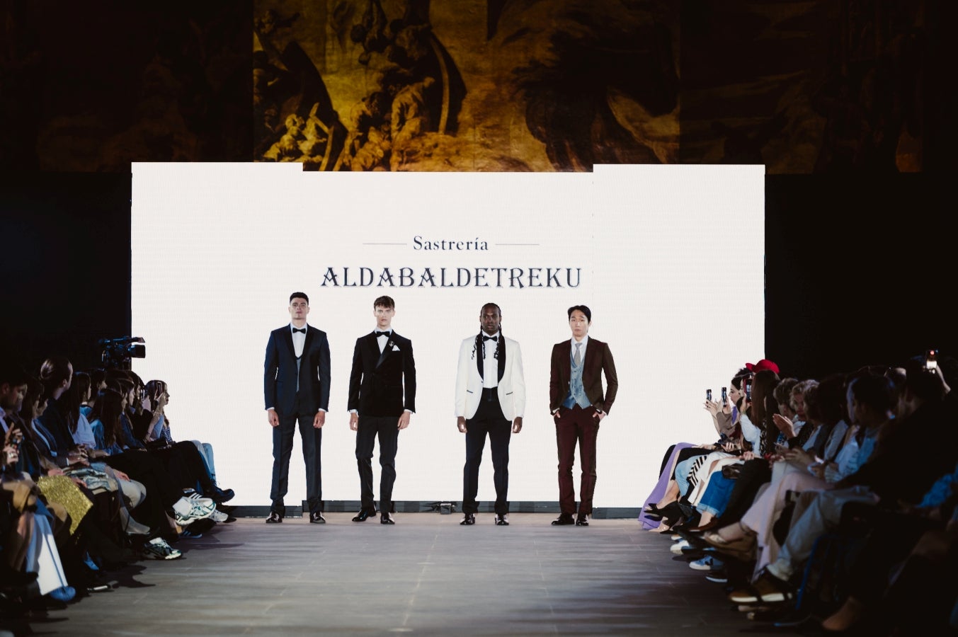 Elegancia sobre la pasarela de la mano de Sastrería Aldabaldetreku