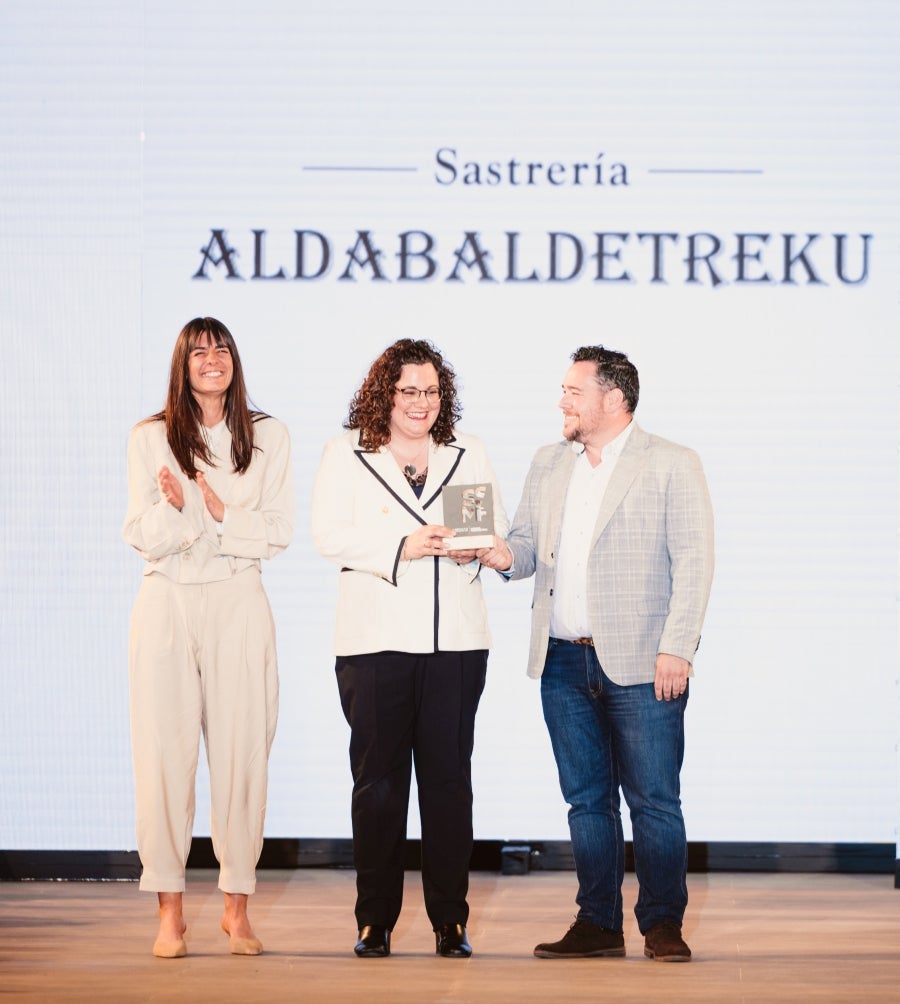 Elegancia sobre la pasarela de la mano de Sastrería Aldabaldetreku
