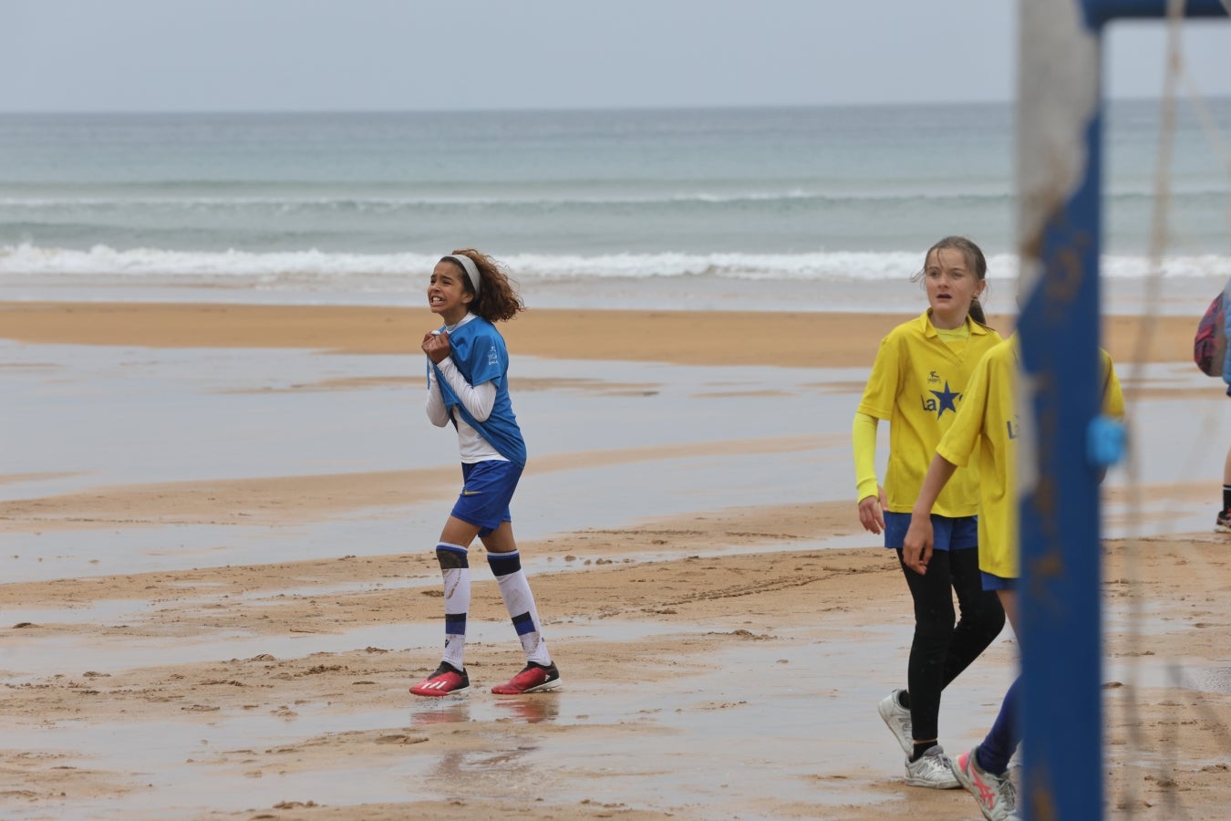Gran ambiente en las finales del Campeonato de Fútbol Playero de Zarautz