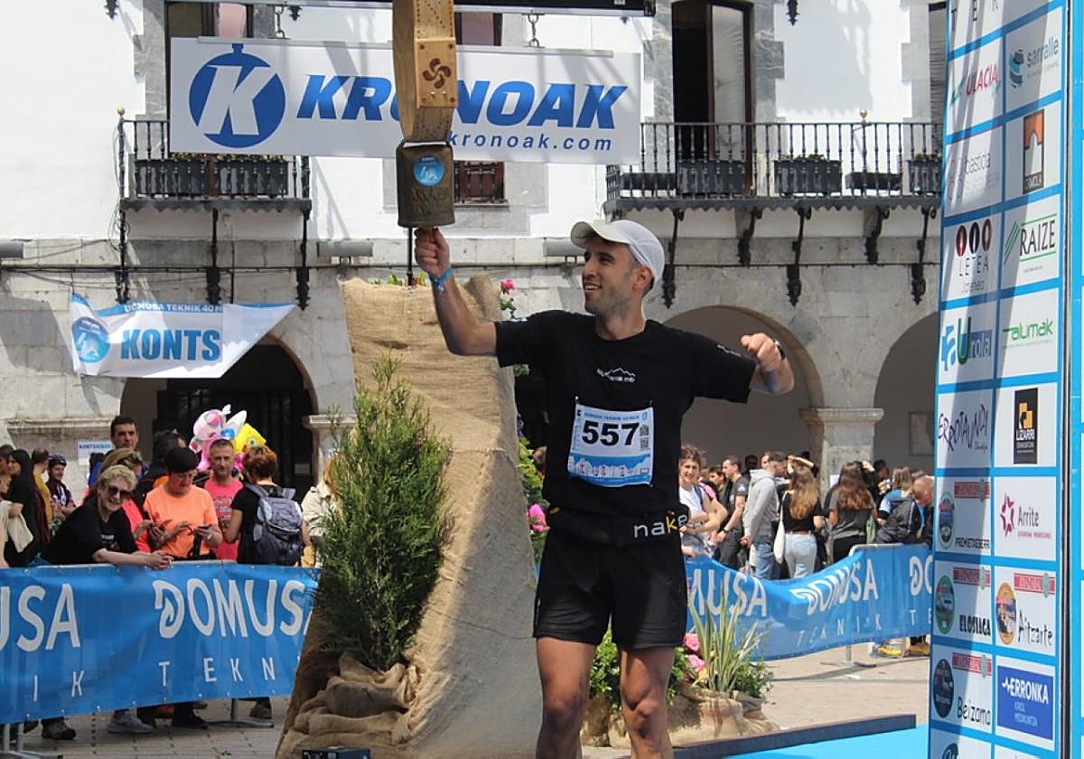 Primer azpeitiarra en atravesar la meta.