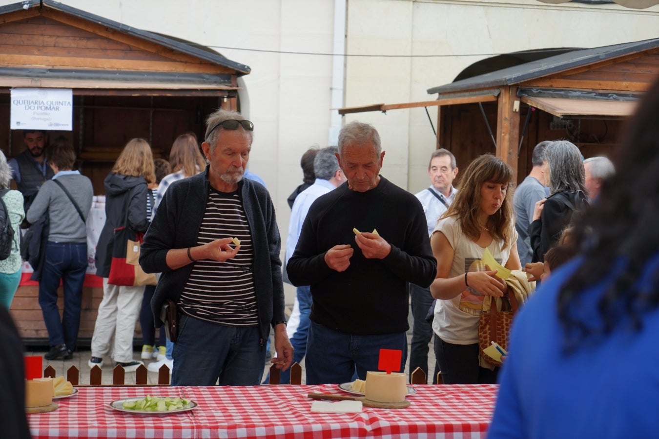 Gazta Azoka jendetsua Idiazabalen