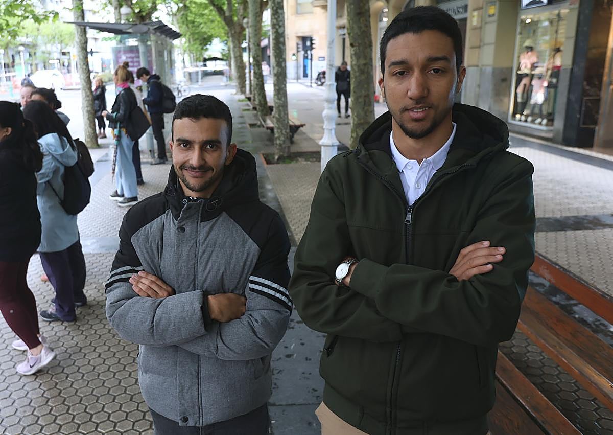 Imagen secundaria 1 - Volodimir, y abajo Malainin con un amigo.