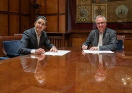 El director de Basque Culinary Center, Joxe Mari Aizega, y el diputado de Sostenibilidad, José Ignacio Asensio, en la firma del convenio