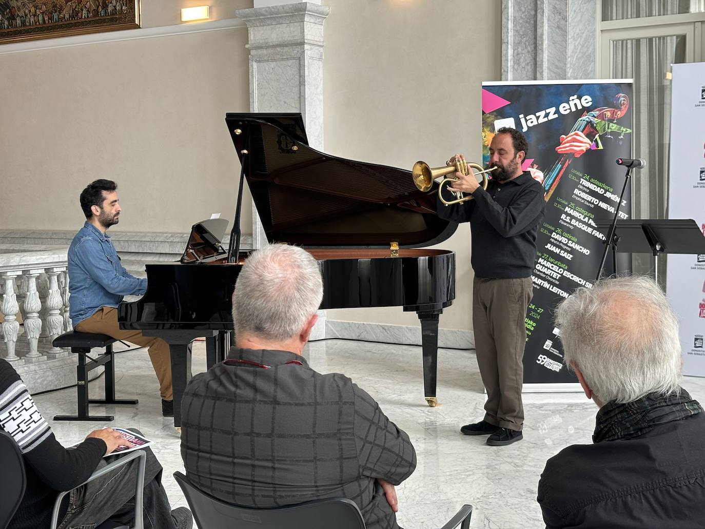 Satxa Soriazu y Rubén Salvador han actuado en la presentación de este miércoles.