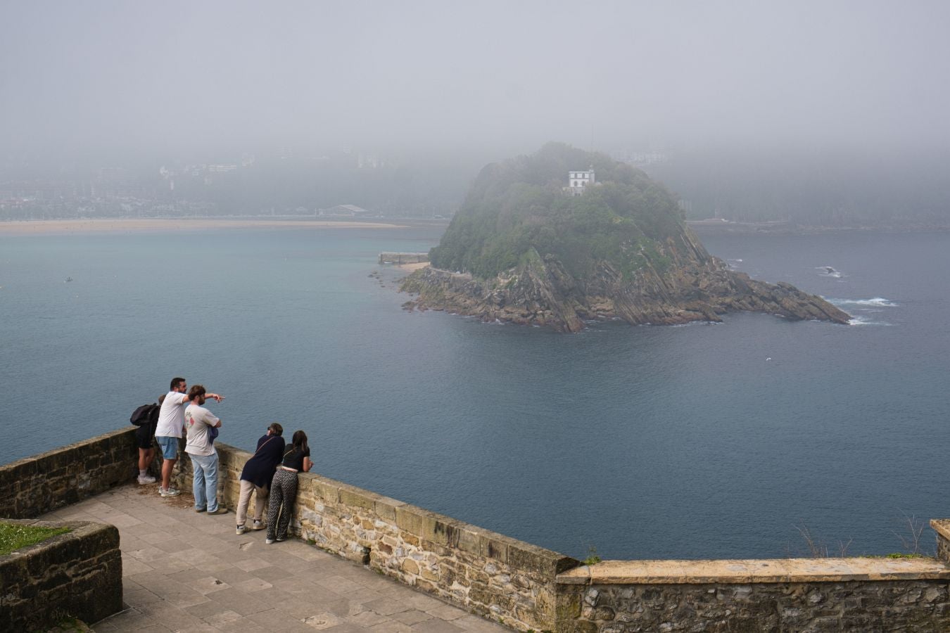 Un manto gris desde Hondarribia a Santa Clara