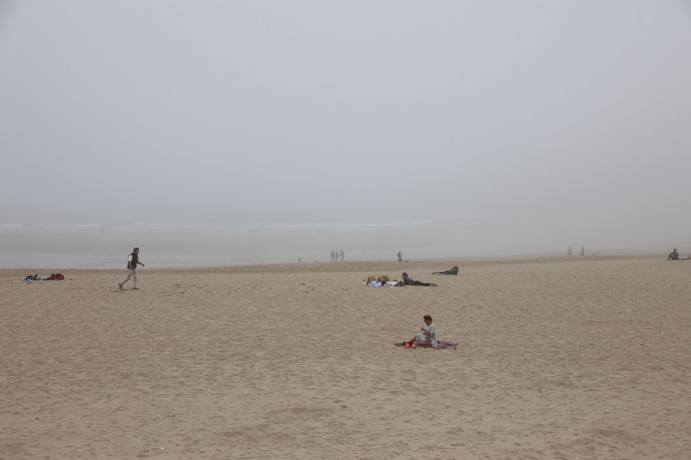 Un manto gris desde Hondarribia a Santa Clara