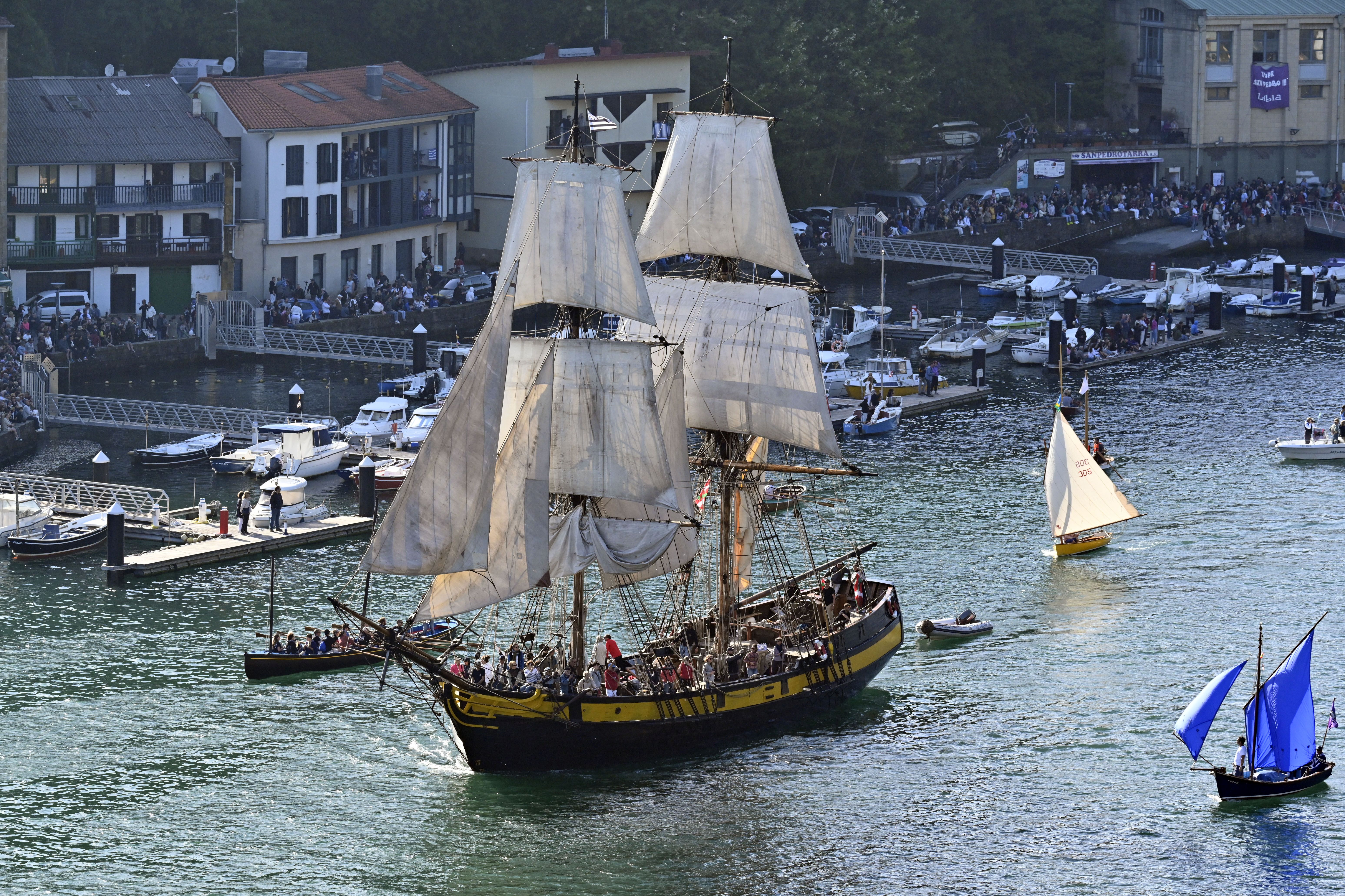 Las mejores imágenes de la entrada de los barcos en la bahía