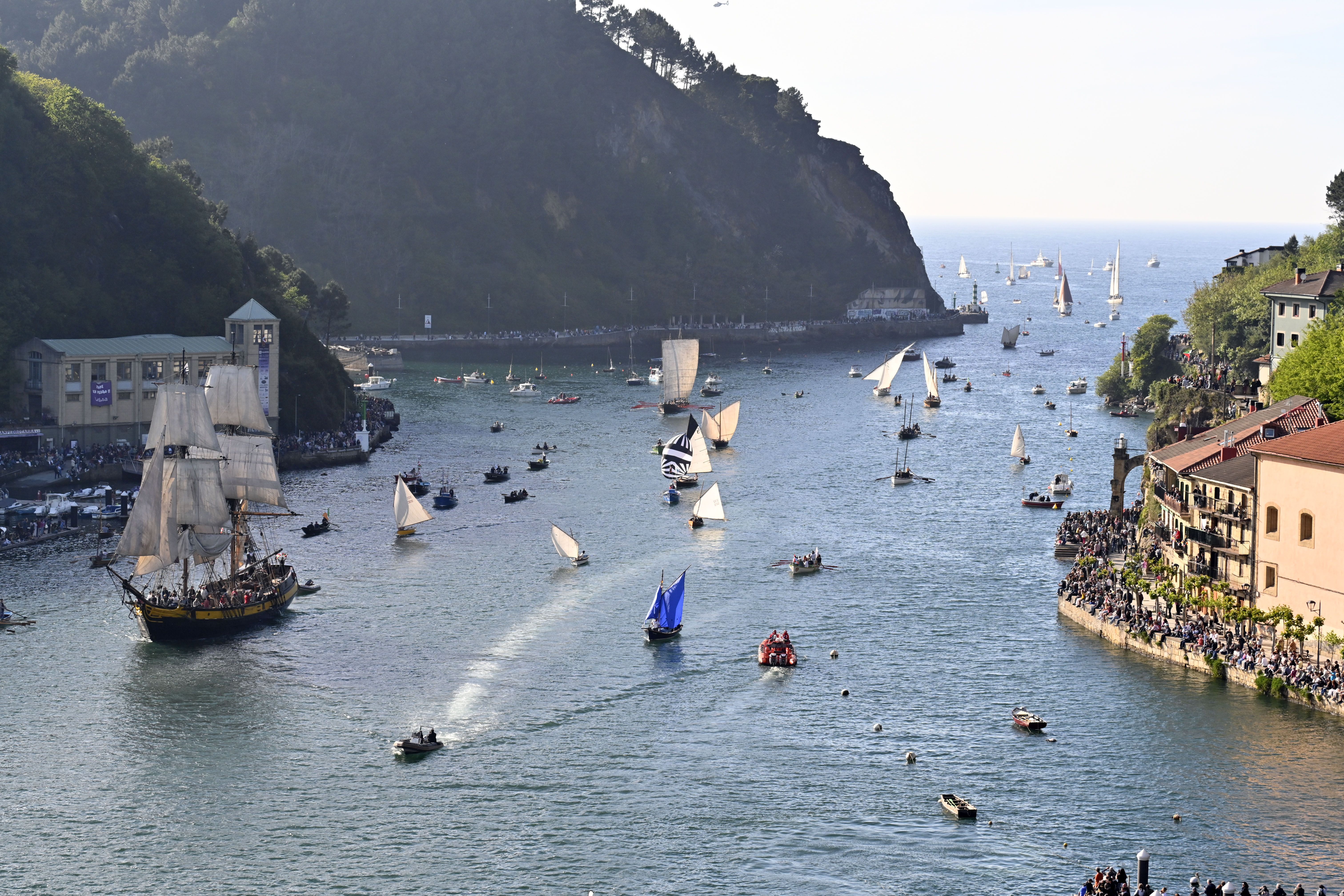 Las mejores imágenes de la entrada de los barcos en la bahía