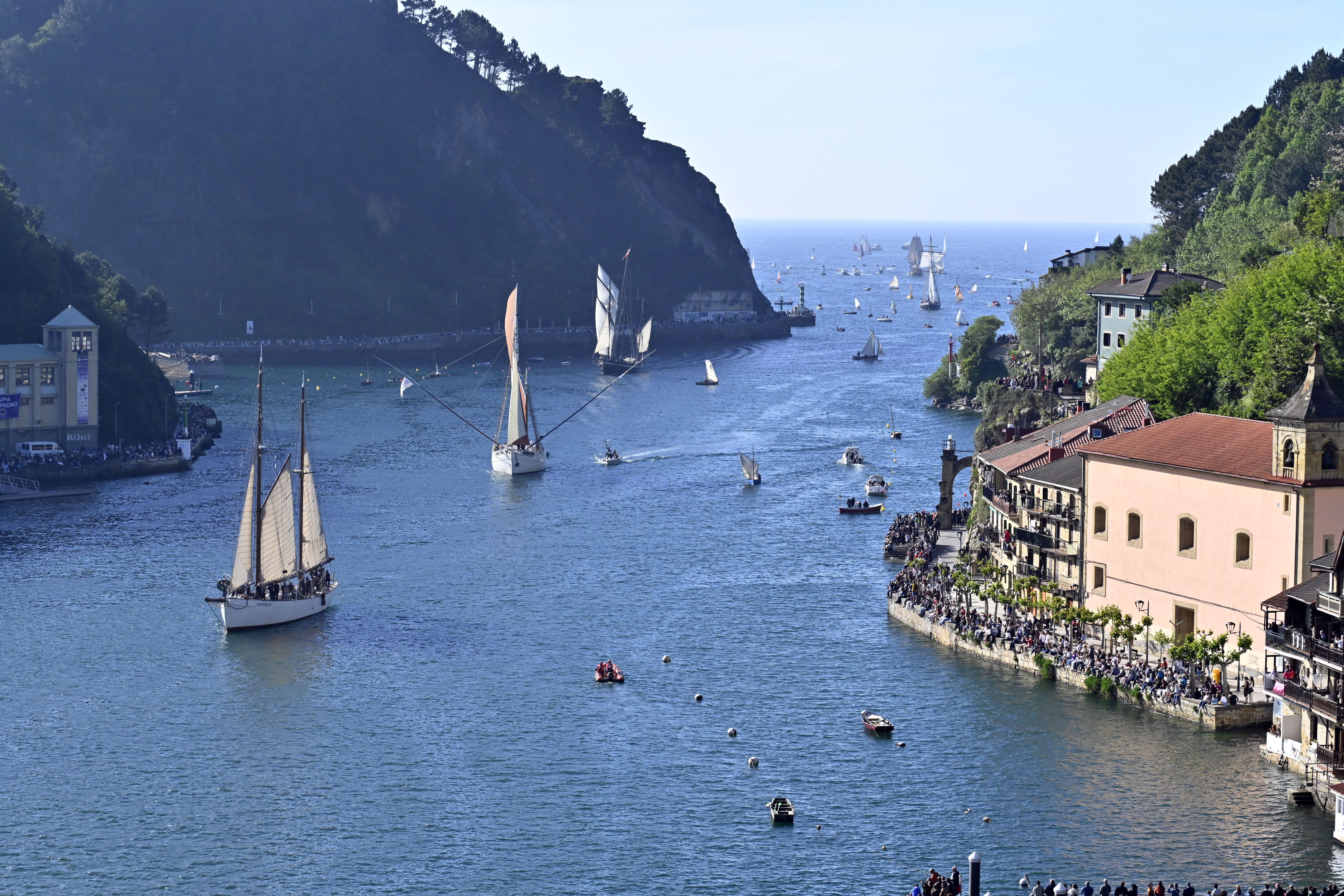 Las mejores imágenes de la entrada de los barcos en la bahía