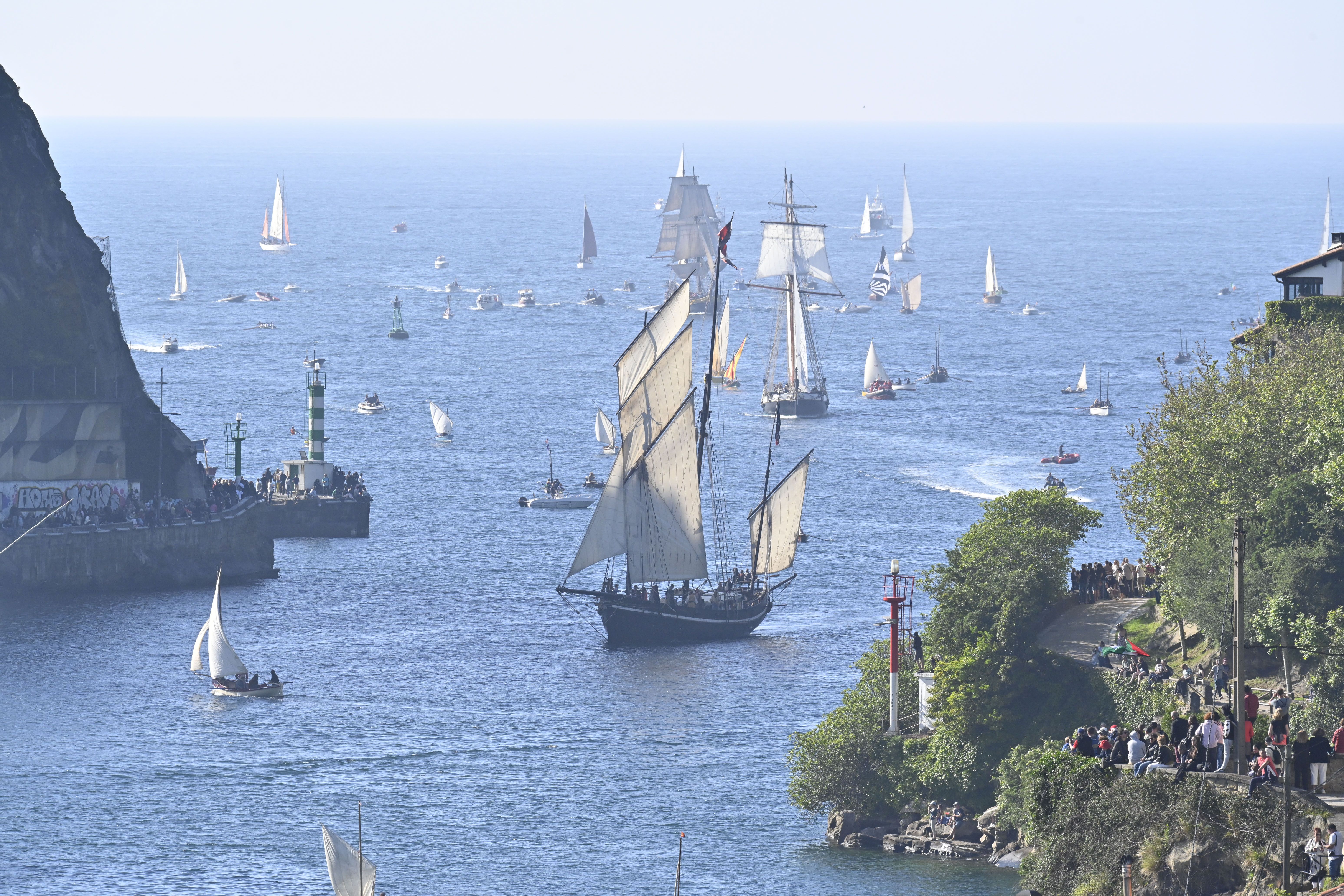 Las mejores imágenes de la entrada de los barcos en la bahía